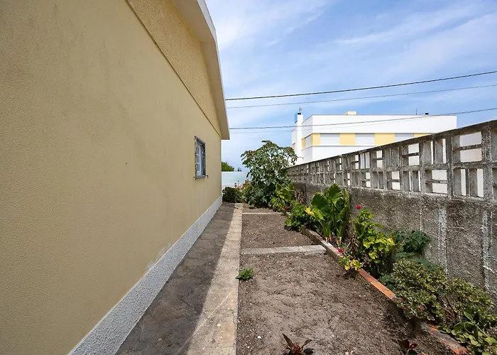 Hébergement de vacances Casa Da Vigia-casa Com Jardim A 4 Min Da A dos Cunhados