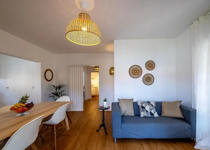 Casa Da Vigia-casa Com Jardim A 4 Min Da * A dos Cunhados