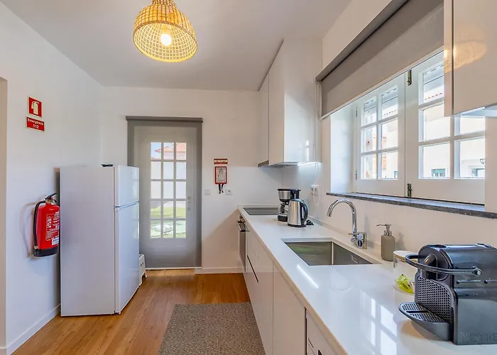 Casa Da Vigia-casa Com Jardim A 4 Min Da * A dos Cunhados