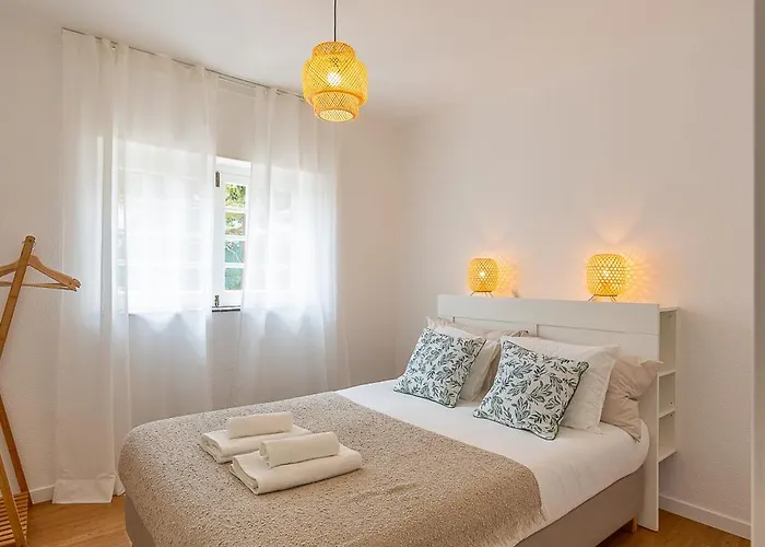 Casa Da Vigia-casa Com Jardim A 4 Min Da A dos Cunhados