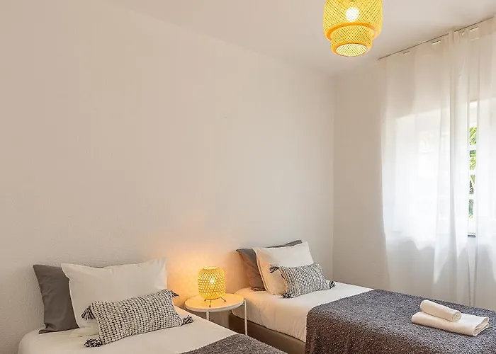 Casa Da Vigia-casa Com Jardim A 4 Min Da Hébergement de vacances A dos Cunhados