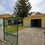 Casa de Férias Casa Da Vigia - Santa Cruz - Casa Com Jardim A 4 Min Da Praia *