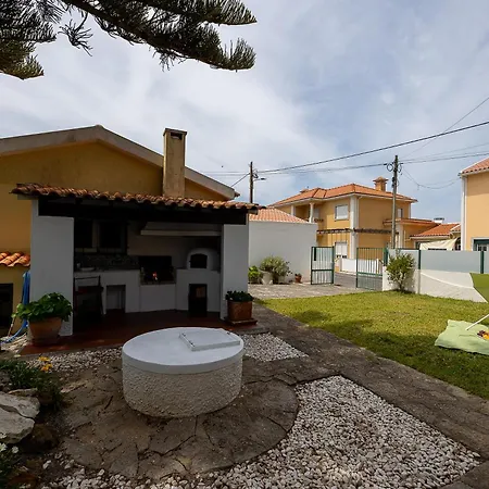 Dom wakacyjny Casa Da Vigia-Casa Com Jardim A 4 Min Da Praia A dos Cunhados