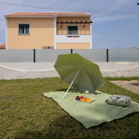 Casa Da Vigia - Santa Cruz - Casa Com Jardim A 4 Min Da Holiday home A dos Cunhados