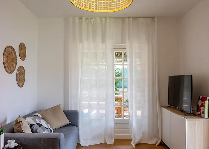 Casa Da Vigia-casa Com Jardim A 4 Min Da Nyaraló