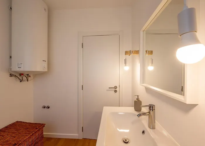 Casa Da Vigia-casa Com Jardim A 4 Min Da * A dos Cunhados
