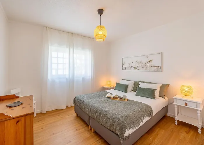 Casa Da Vigia-casa Com Jardim A 4 Min Da Nyaraló