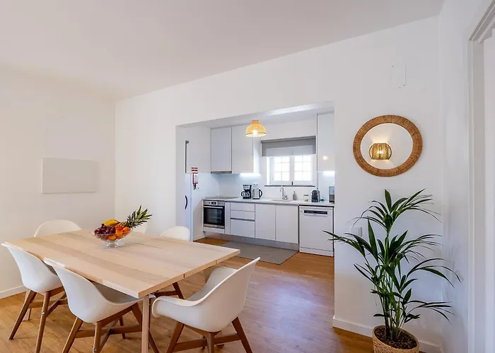 Casa Da Vigia-casa Com Jardim A 4 Min Da