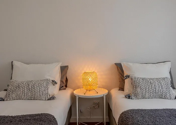 Casa Da Vigia-casa Com Jardim A 4 Min Da Nyaraló *