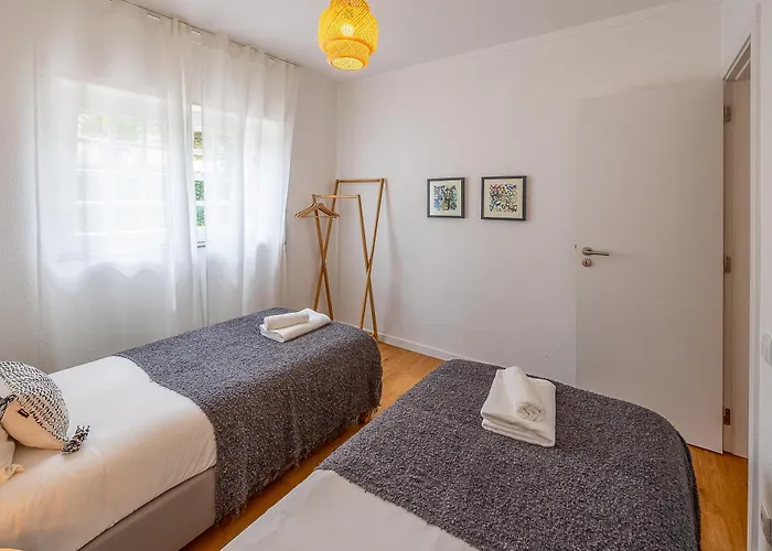 Casa Da Vigia-casa Com Jardim A 4 Min Da A dos Cunhados